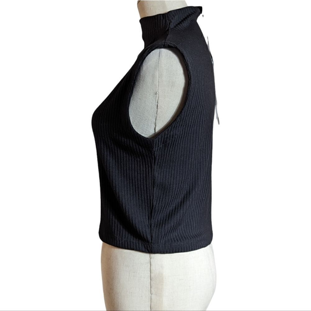 House of Harlow Black Cropped Mock Neck Top NWT - Picture 4 of 6
